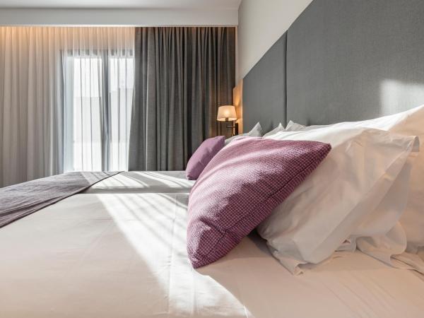 Astari : photo 6 de la chambre chambre lits jumeaux avec terrasse - vue sur ville