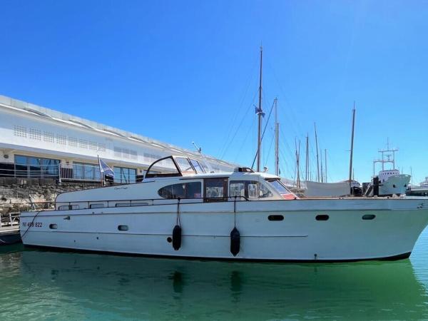 Yacht Historique vieux port La Rochelle : photo 2 de la chambre cabine familiale dans un bateau