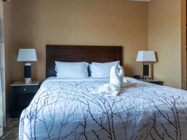 Best Western Plus South Edmonton Inn & Suites : photo 5 de la chambre suite lit king-size avec canapé-lit - non-fumeurs