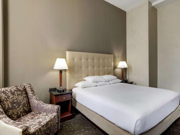 Drury Plaza Hotel New Orleans : photo 2 de la chambre chambre lit king-size de luxe