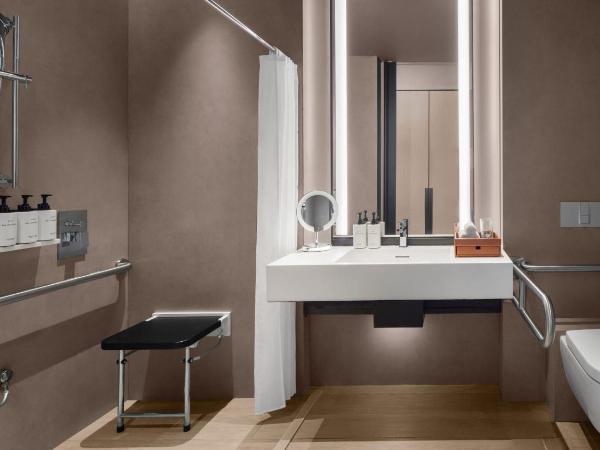 InterContinental Singapore Robertson Quay, an IHG Hotel : photo 3 de la chambre chambre lit king-size classique - adaptée aux personnes à mobilité réduite