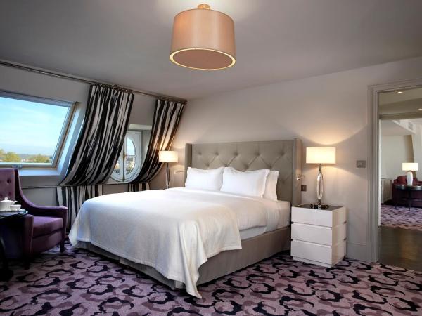 Waldorf Astoria Versailles - Trianon Palace : photo 2 de la chambre suite lit king-size - palace 5 Étoiles - vue sur château