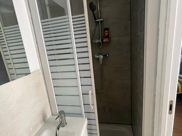 THEIA - Limoges Centre : photo 7 de la chambre chambre simple avec salle de bains