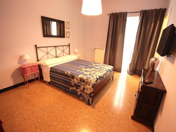 B&B I Portici Di Sottoripa : photo 7 de la chambre chambre double avec salle de bains privative