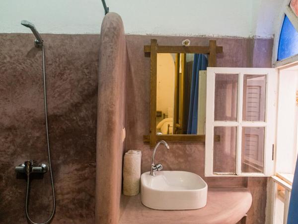 Essaouira Youth Hostel & Social Travel : photo 10 de la chambre chambre lits jumeaux standard