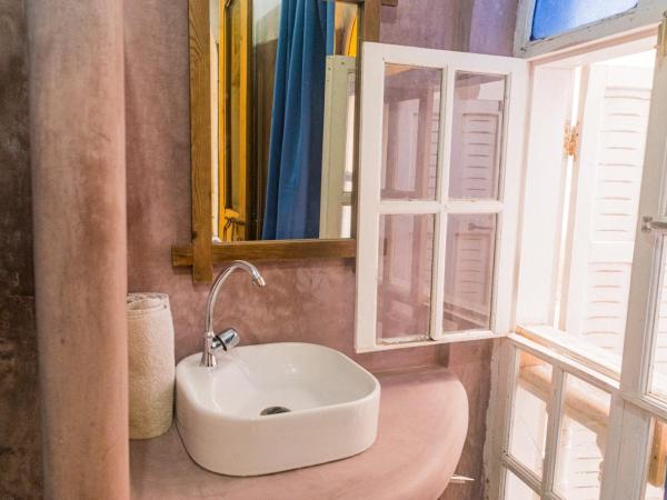 Essaouira Youth Hostel & Social Travel : photo 7 de la chambre chambre lits jumeaux standard