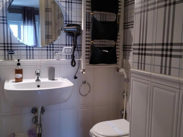 CconfortHotels R&B Cavour - SELF CHECK IN - No Elevator from 20-10-24 until 7-01-2025 : photo 6 de la chambre chambre double standard