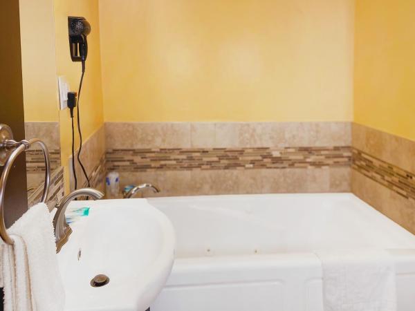 El Patio Inn - Near Universal Studios Hollywood : photo 10 de la chambre suite deluxe avec baignoire spa