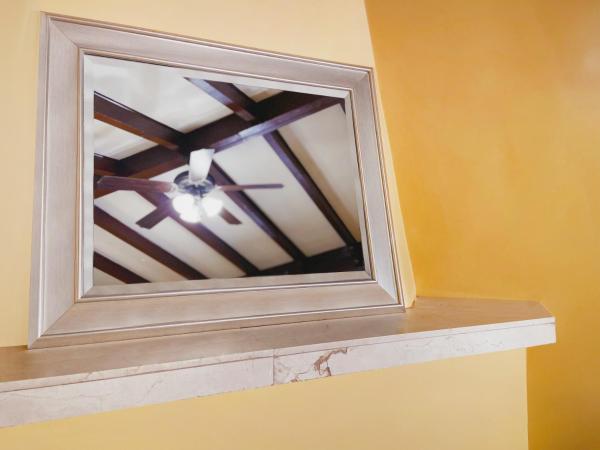 El Patio Inn - Near Universal Studios Hollywood : photo 9 de la chambre suite deluxe avec baignoire spa