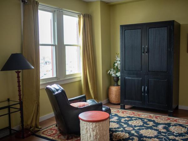 Fountainview Inn : photo 2 de la chambre suite deluxe avec lit king-size