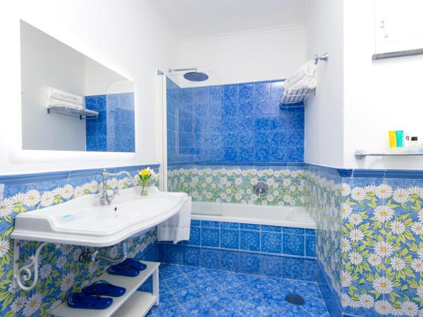 Relais Maresca Luxury Small Hotel & Terrace Restaurant : photo 1 de la chambre chambre double deluxe - vue sur mer