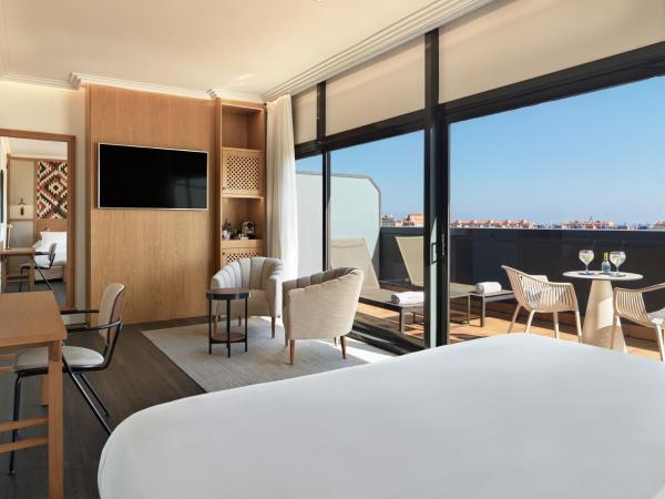 H10 Marina Barcelona : photo 2 de la chambre suite junior privilège avec terrasse et accès au spa