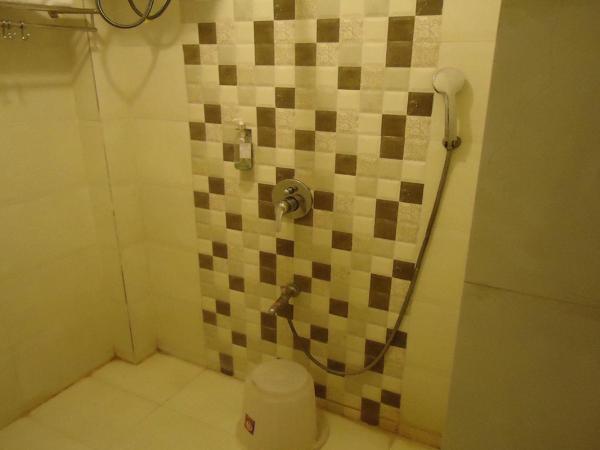 Hotel Maan Residency Satellite Road : photo 2 de la chambre suite