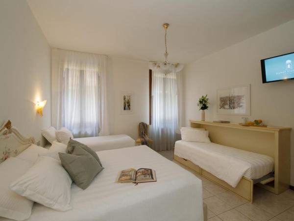 Hotel Guerrini : photo 6 de la chambre chambre quadruple avec salle de bains privative