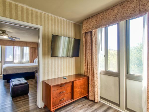 The Wharf Inn : photo 5 de la chambre junior suite with balcony and partial bay view