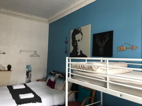 THE KINGSVIEW TOWNHOUSE - Boutique Hostel : photo 2 de la chambre chambre familiale