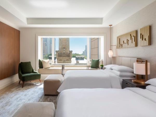 Park Hyatt Chicago : photo 4 de la chambre queen room with two queen beds and water tower view