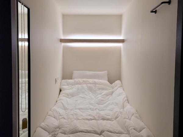 KOZAYO Hongdae Hostel : photo 1 de la chambre lit simple dans dortoir pour hommes