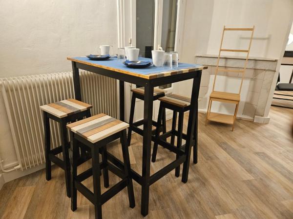 LE VAUBAN Palais des congrés , Centre ville & Gare BÉZIERS : photo 1 de la chambre grande chambre double