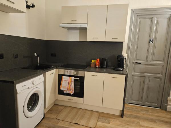 LE VAUBAN Palais des congrés , Centre ville & Gare BÉZIERS : photo 6 de la chambre grande chambre double