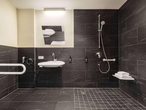 Vienna House Easy by Wyndham München : photo 1 de la chambre chambre salon - accessible aux personnes à mobilité réduite