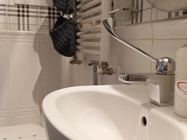 CconfortHotels R&B Cavour - SELF CHECK IN - No Elevator from 20-10-24 until 7-01-2025 : photo 7 de la chambre chambre double classique