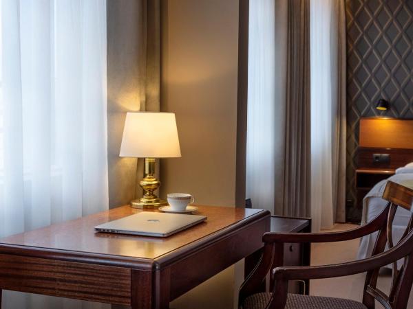 Hotel Holt - The Art Hotel : photo 10 de la chambre suite junior avec balcon