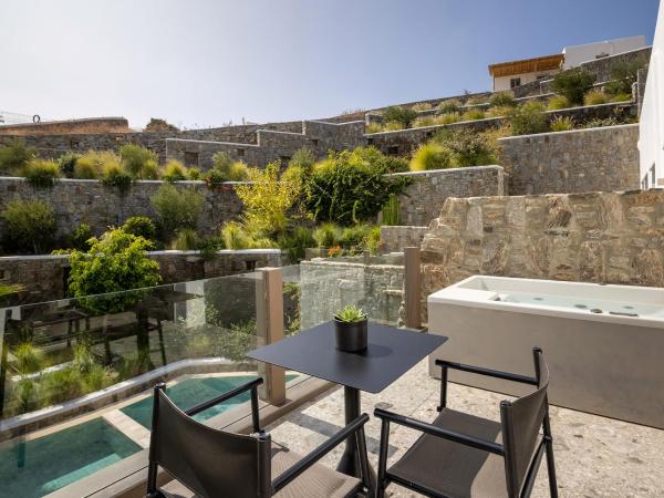 Aeonic Suites and Spa : photo 1 de la chambre suite junior epic avec jacuzzi