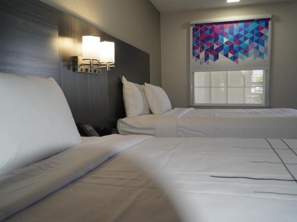 La Quinta Inn by Wyndham Dallas Uptown : photo 6 de la chambre chambre double avec 2 lits doubles - non-fumeurs