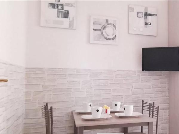 Aurora Guest House- Dimore Bolognesi : photo 2 de la chambre appartement avec balcon