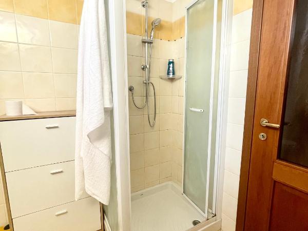 4th FLOOR ROOMS private rooms in apartment : photo 5 de la chambre chambre double - vue sur montagne