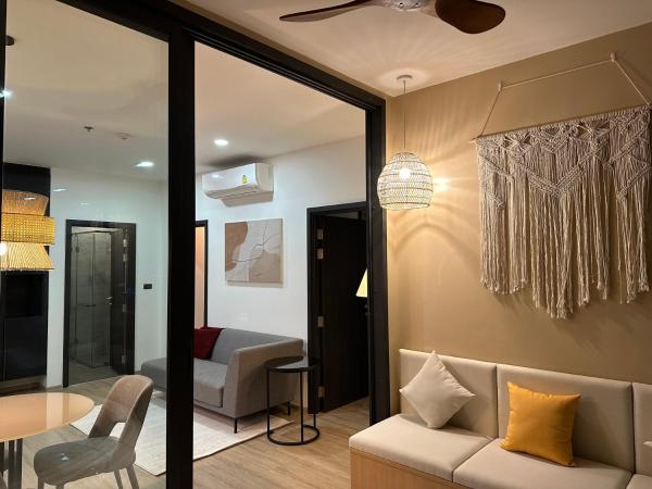 503 Edge芭提雅25层正海景大二房二厅二卫, 沙滩+步行街+购物中心 : photo 3 de la chambre chambre double deluxe avec balcon - vue sur mer