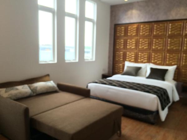 Belllo Hotel JB Central : photo 5 de la chambre suite