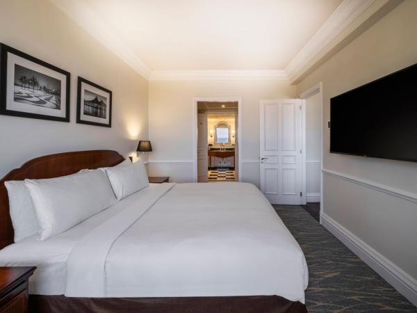 JW Marriott Rio de Janeiro : photo 9 de la chambre suite lit king-size avec canapé-lit et accès au salon exécutif - vue sur océan