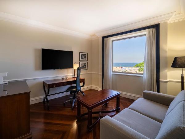 JW Marriott Rio de Janeiro : photo 3 de la chambre suite lit king-size avec canapé-lit et accès au salon exécutif - vue sur océan