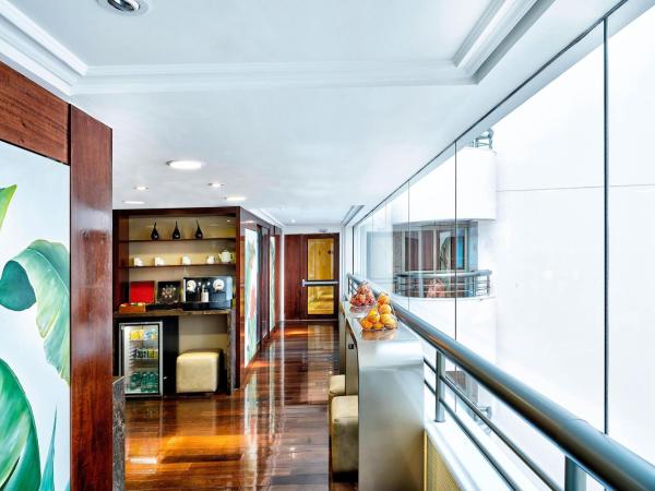 JW Marriott Rio de Janeiro : photo 9 de la chambre chambre lit king-size avec accès au salon exécutif - vue sur océan