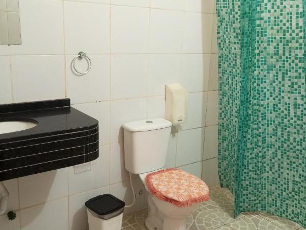 Pousada e Pizzaria Sol e Alegria : photo 5 de la chambre chambre familiale avec terrasse