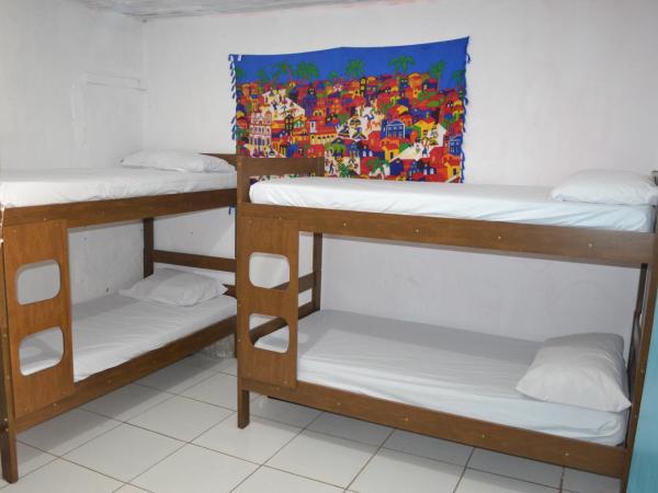 Raizes Surf and Bar Hostel : photo 1 de la chambre lit dans dortoir mixte de 6 lits