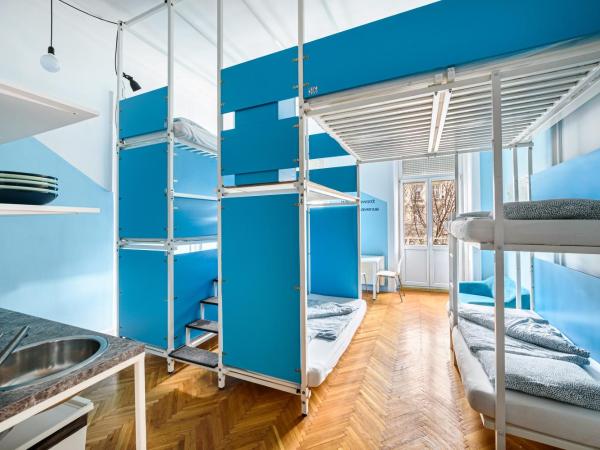 Avenue Hostel : photo 6 de la chambre studio avec balcon