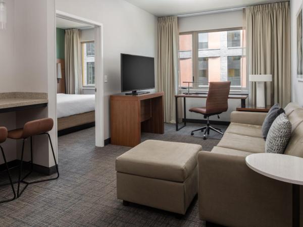 Residence Inn by Marriott Portland Downtown/Pearl District : photo 1 de la chambre suite 1 chambre lit king-size