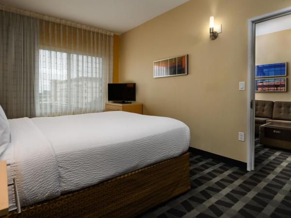TownePlace Suites by Marriott Houston Westchase : photo 7 de la chambre suite 2 chambres avec 2 lits queen-size et un canapé-lit