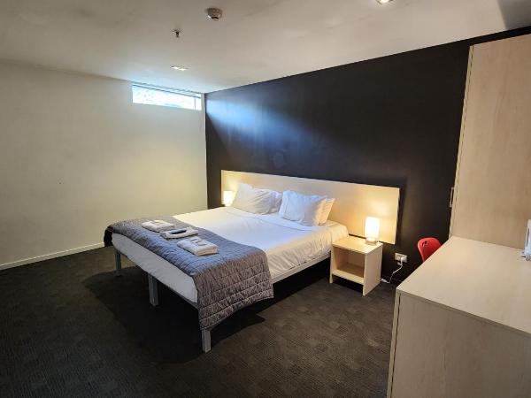 Nomads Queenstown Hostel : photo 1 de la chambre internal king or twin room with ensuite and no windows