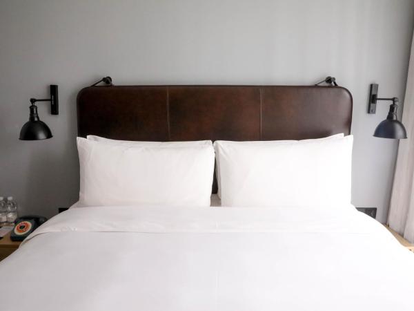 Moxy Shenzhen North Station : photo 2 de la chambre suite junior lit king-size - vue sur ville