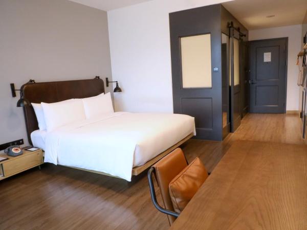 Moxy Shenzhen North Station : photo 2 de la chambre selected king room with city view