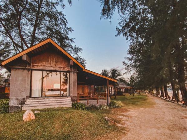 Twin Lotus Resort and Spa - SHA Plus - Adult Only Hotel : photo 6 de la chambre villa de luxe - front de mer

