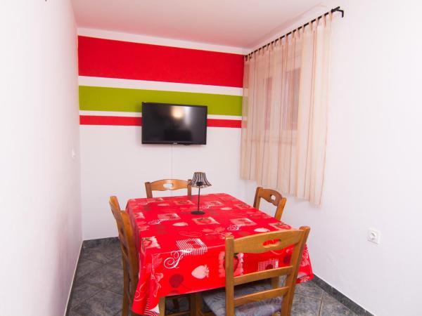 Apartmani Žužić : photo 7 de la chambre appartement - rez-de-chaussée