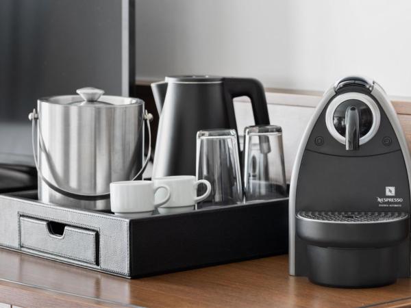 Courtyard by Marriott Munich City East : photo 2 de la chambre chambre supérieure avec 1 lit king-size - vue sur cour