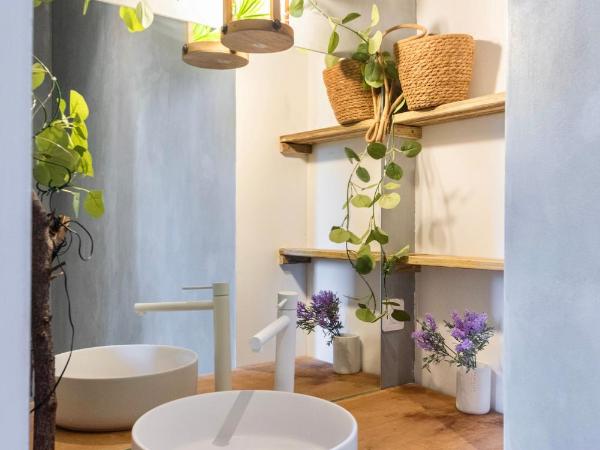 VILLA CARBO Chambre d'hôtes Mourillon, 4 belles chambres, Piscine : photo 5 de la chambre chambre lits jumeaux