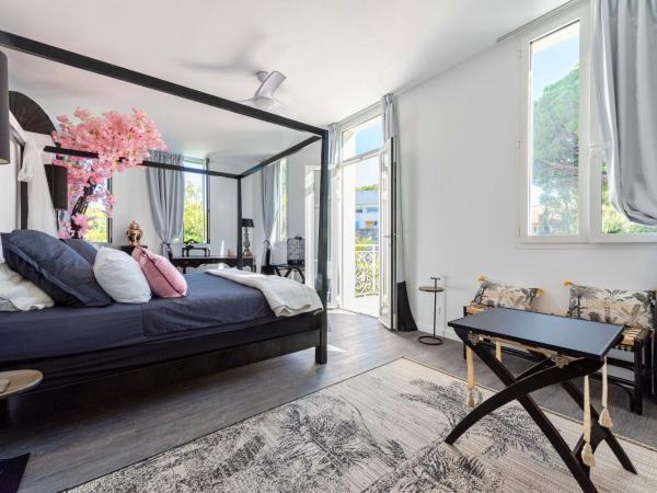 VILLA CARBO Chambre d'hôtes Mourillon, 4 belles chambres, Piscine : photo 10 de la chambre chambre quadruple deluxe