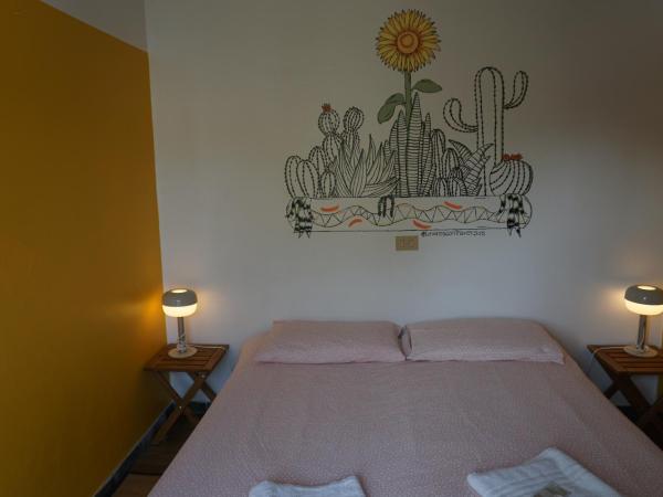 Sunflower City Student Hostel & Bar : photo 3 de la chambre budget twin room with private bathroom